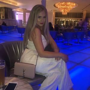 Meet your Posher, Alona